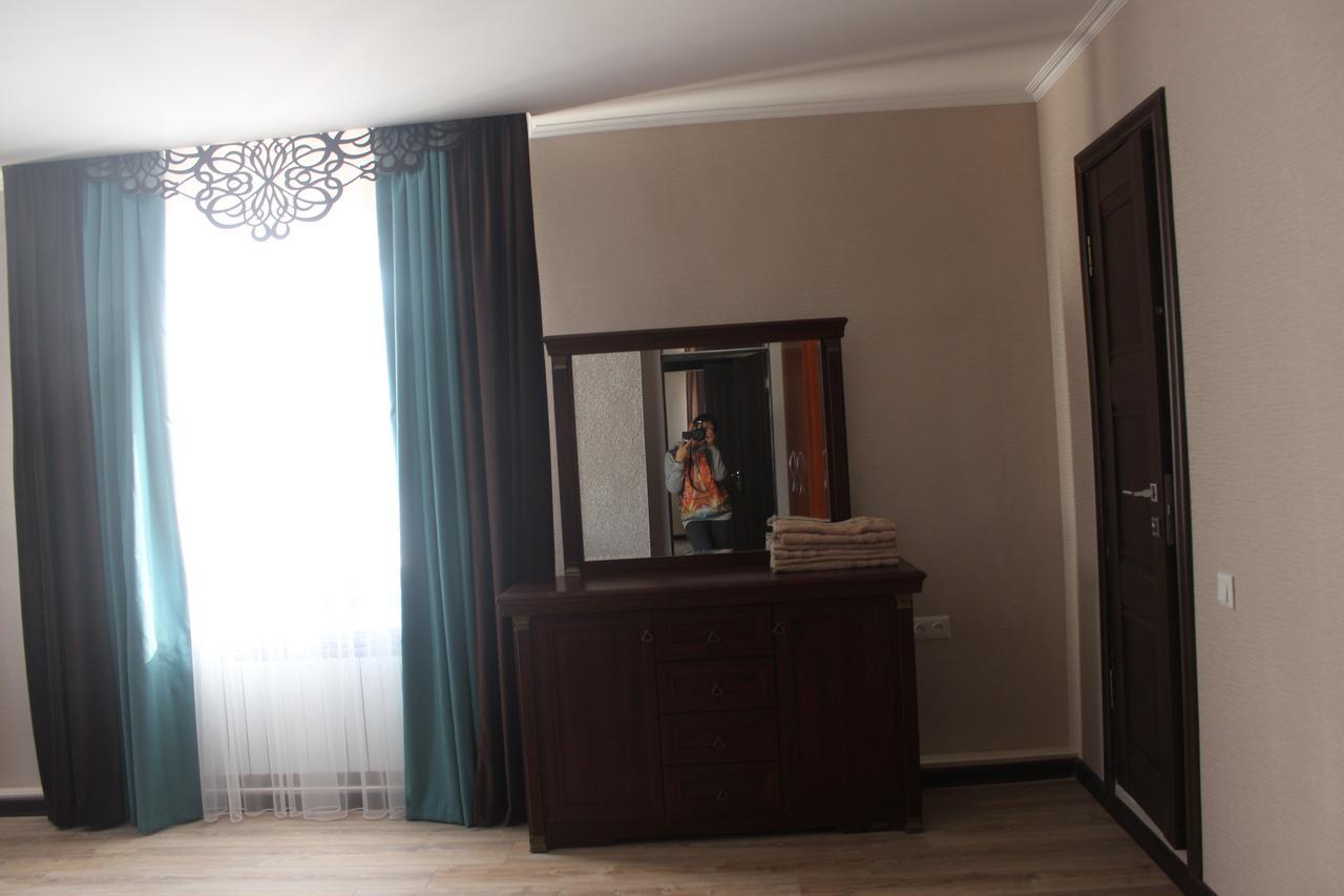 Mount Yard Karakol Hotel Bagian luar foto