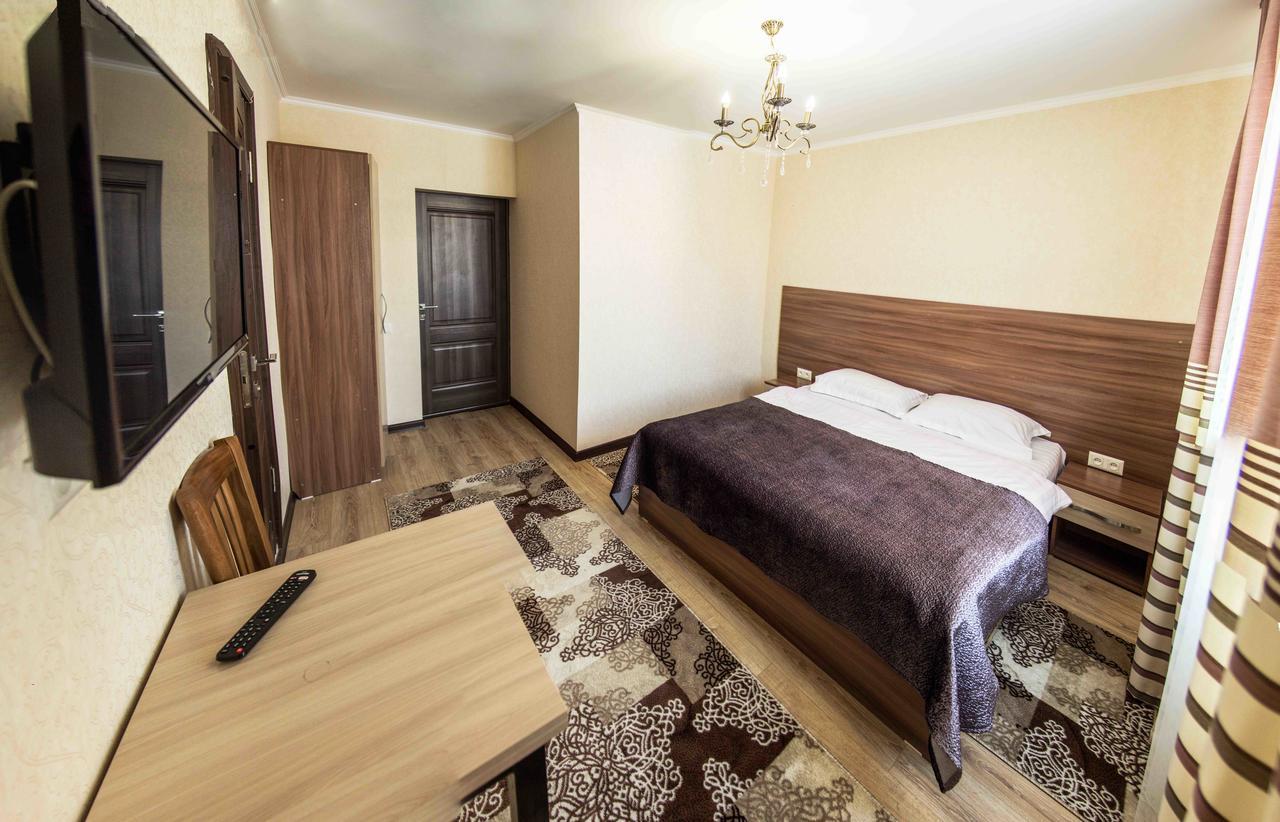 Mount Yard Karakol Hotel Bagian luar foto