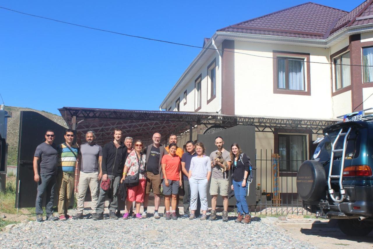 Mount Yard Karakol Hotel Bagian luar foto